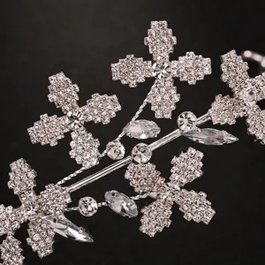 Glänzendes Strass Braut Haarrebe Detail, elegantes Kristall Hochzeit Haarschmuck für Frauen.