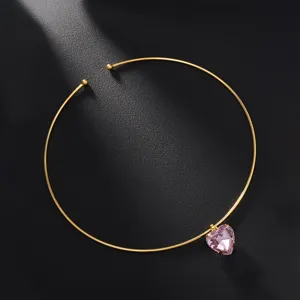 Collana girocollo aperta in metallo dorato con ciondolo cristallo cuore rosa brillante