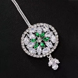Gioiello per capelli indiano tradizionale, catena da fronte in zircone verde smeraldo e bianco.