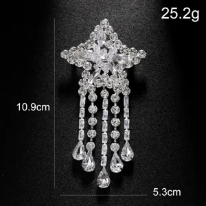 Glitzernde Strass Stern Quasten Ohrringe Detailansicht, elegante Damenmode Accessoires.