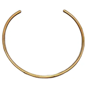 Gargantilla abierta de metal dorado minimalista, collar choker redondo liso para mujeres.