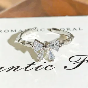 Exquisite bow zirconia open ring, elegant silver fashion jewelry for women daily wear.