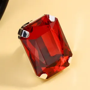 Verstellbarer Ring mit rotem Strassstein in quadratischer Form, modischer Damenschmuck.