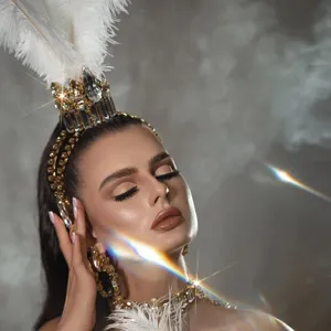 Gotische Übertriebene Feder Krone Kopfschmuck Für Damen Strass Königin Tiara Abschlussball Party Hochzeit Festzug Haarschmuck