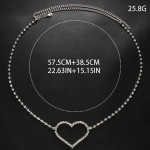 Dettaglio catena vita cuore in strass, catena corpo brillante per feste di donne.