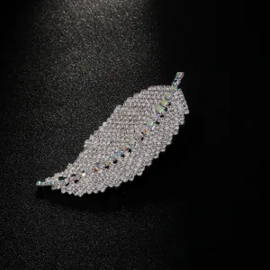 Exquisite rhinestone feather hairpin, elegant side clip for women's daily luxury hair styling.