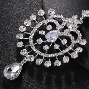 Détail exquis de pendentif de front en strass indien, accessoire de chaîne de cheveux argenté.
