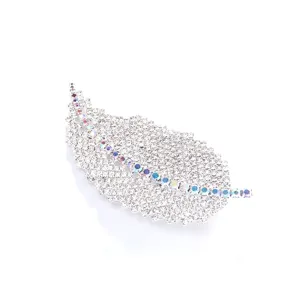 Elegant feather hair clip with sparkling rhinestones, exquisite side hairpin for women.