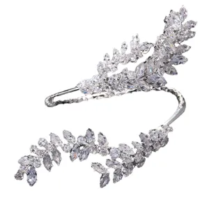 Exquisites Strass Blatt offenes Armband fuer Damen, elegante Braut Schmuck Accessoire.