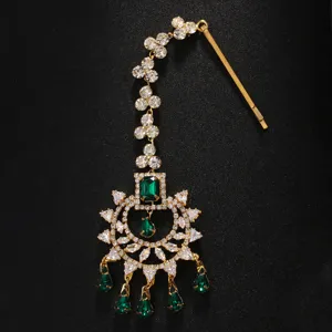 Chaine de front indienne traditionnelle maang tikka avec strass verts et detail or