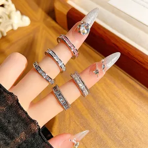 Prachtige stapelbare vierkante zirkonium ringen, elegant open ringontwerp voor dames.