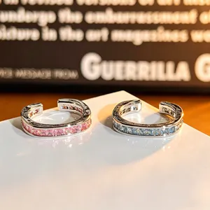 Vierkante zirkonia open ring detailfoto, sprankelende kristallen minimalistische sieraden fine