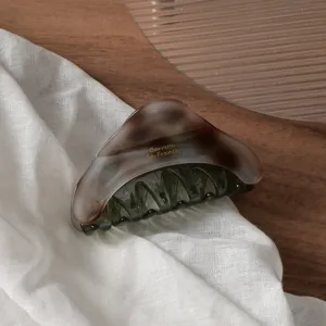 Pince à cheveux triangulaire en acétate écaille de tortue grande pour cheveux épais coiffure