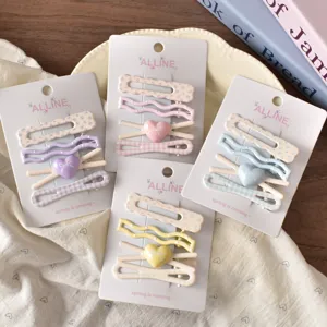 Süße Pastell Haarklammern Set mit Blumenmuster und Herz Dekoration für niedliche Alltagslooks.