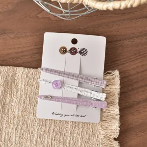 Set di mollette per capelli in tessuto carino con decorazione a bottone, stile.