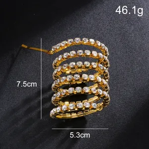 Vue détaillée de l'attache-cheveux spirale en strass étincelant, montrant le design.
