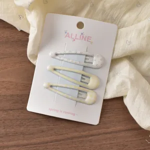 Süße Blumen und karierte Klipp Haarnadeln Set für Damen süßes Haar Accessoire Detail Ansicht.