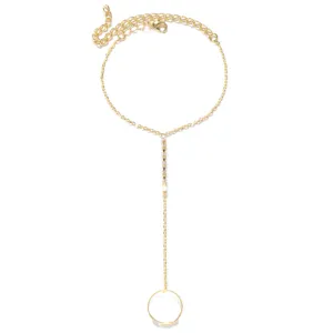 Goldfarbenes Fingerarmband Handkette mit Ring elegante Damen Modeschmuck Handkette Accessoire