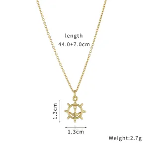 Detailansicht der goldenen Anker Steuerrad Anhänger Halskette mit präzisen Maßen und leichtem Design.