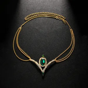 Exquisite böhmische Gold Stirnkette mit vintage grünem Edelstein und mehrschichtigem Design.
