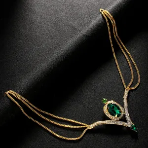 Böhmische goldene Stirnkette mit Vintage grünen Steinen und Kristallen für glamourösen Haarschmuck.