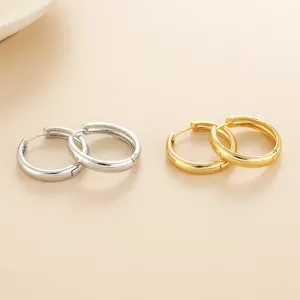 Minimalist smooth metal hoop earrings detail shot, chic dual-color gold and silver everyday wear.