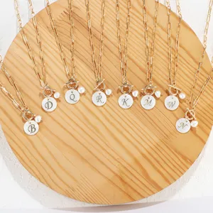 Buchstaben Anhänger Halskette mit Knebelverschluss und Perle für Damen Modeschmuck.