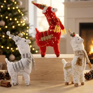 Kerst pluche alpaca figurine detail, feestelijke vakantie decoratie set voor etalage of huis.