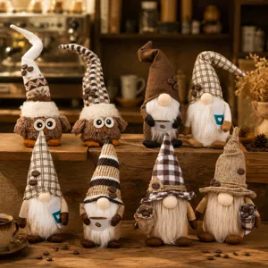 Schattige koffie thema gnoom en uil pluche poppen set voor café etalage en huisdecoratie.
