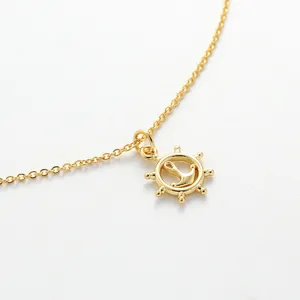 Minimalistische goldene Anker und Steuerrad Anhänger Halskette für Damen zarter Schmuck.