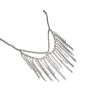 Mascherina catena frange strass brillante festa festival discoteca accessori color argento