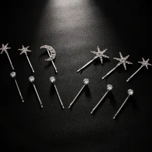 Vue détaillée de pinces à cheveux étoiles et lune en strass style coréen avec cristaux.