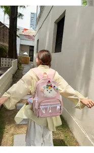 Joli sac à dos rose avec peluche chiot mignonne, bordure en dentelle et poche transparente.