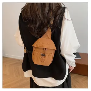 Casual outdoor lightweight crossbody chest bag for autumn and winter, simple and trendy style.