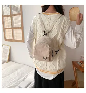 Minimalistischer Retro Kord Mini Rucksack für Damen, lässige Schultasche Detailansicht.