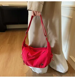 Kokkini casual nylon tsanta omou hiasti tsanta gia gynaikes kathimerini metakinisi kai foititries.