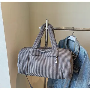 Borsa da viaggio in velluto a coste grigio, grande borsa yoga sportiva tracolla dettaglio.