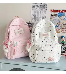 Sac à dos à pois mignon style ins japonais pour femmes et étudiantes avec charm en peluche.