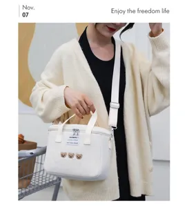 Niedliche Bär Canvas isolierte Wickeltasche, tragbare Umhängetasche für Mütter mit Stil.