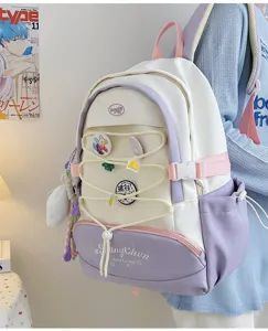 Zaino kawaii in stile giapponese carino con grande capacità e tasche multiple pratiche.