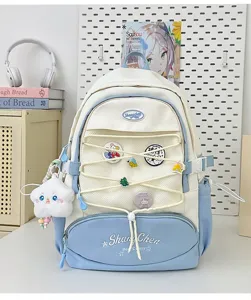 Zaino giapponese carino di grande capacita con spille e ciondoli per la scuola e viaggi.