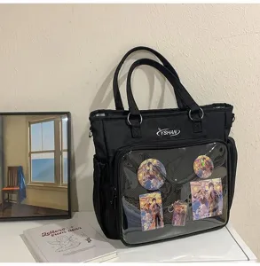 Borsa Itabag nera grande capacità per anime con finestra trasparente per spille e badge.