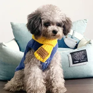 Simpatico cane animale domestico sciarpa a maglia e gilet in pile per cuccioli autunno inverno.