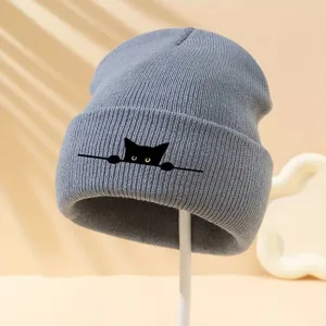 Berretto in maglia grigia con stampa di gatto nero carino, cappello invernale caldo unisex.
