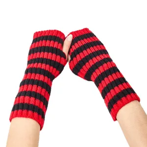 Chauffe-bras tricotés rayés rouge et noir, gants d'hiver douillets sans doigts vue principale.