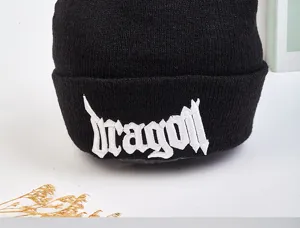 Bonnet en tricot noir pour femmes et hommes, élégant chapeau d'hiver brodé gothique.