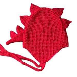 Gorro de punto rojo de dinosaurio con púas y lazos trenzados, gorro cálido de invierno para niños.