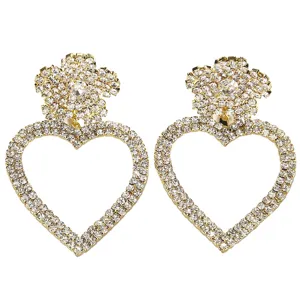 Wunderschöne Strass Blumen Herz Ohrringe, süße goldfarbene Kristall Ohrhänger für Damen.