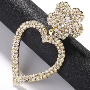 Wunderschöne Strass Herz Blumen Ohrringe, glänzender Kristall Modeschmuck für Damen Neuheit.