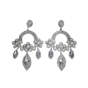 Boucles d'oreilles pendantes fleurs cristal exagérées, bijoux fantaisie brillants.